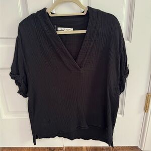 XiRENA Black Boxy Short Sleeve Blouse